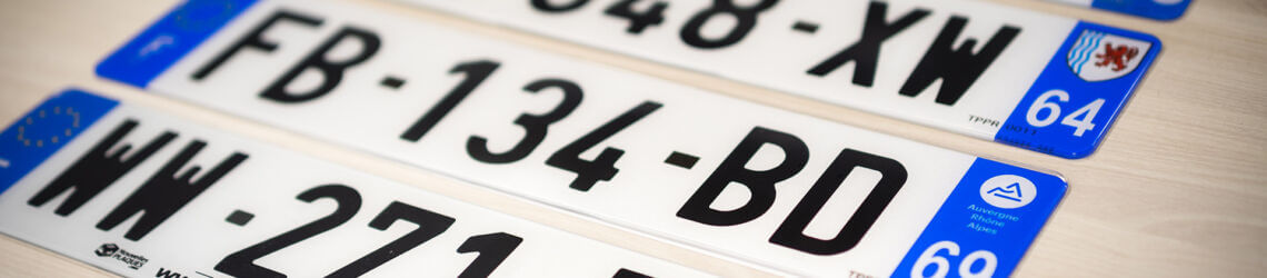 Image de plaques d'immatriculation en plexiglass haut de gamme